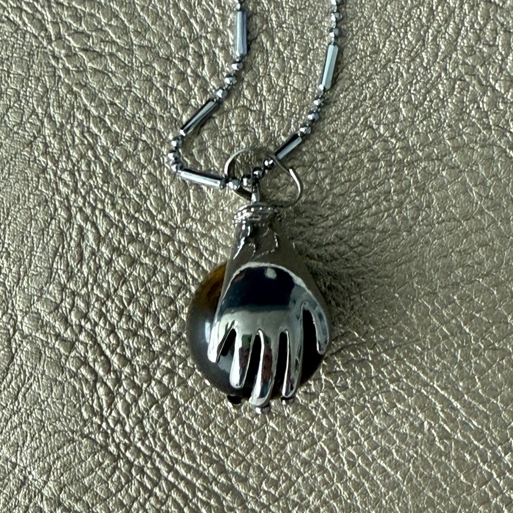 NWOT Tiger Eye Gemstone Pendant with Silver color chain - Picture 4 of 9